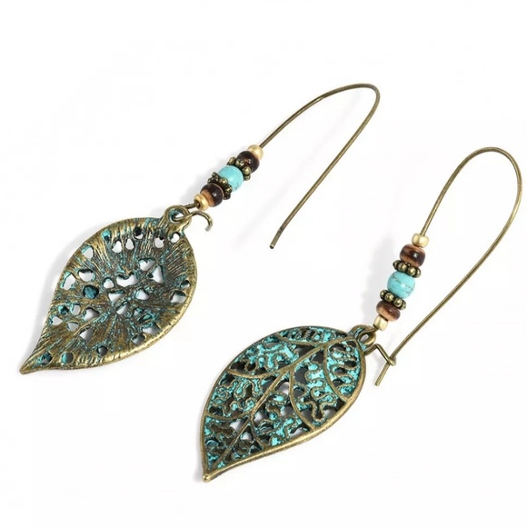 VINTAGLE HOLLOW LEAF DANGLE EARRINGS - Picture 5 of 6